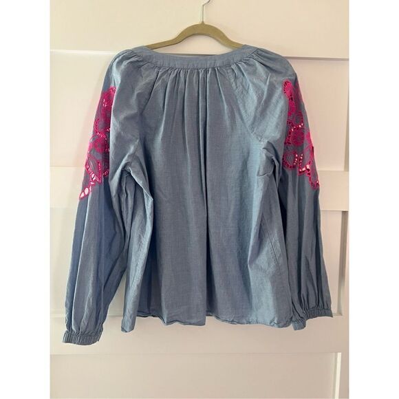 New Lilly Pulitzer Blue Chambray Hot Pink Amabella Embroidered Top - Picture 6 of 7